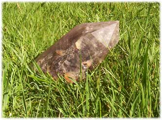 giant crysal point with mysterious dark heart 2.6kg